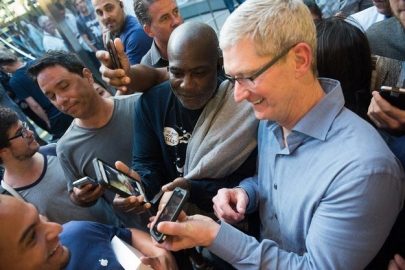 Tim Cook bezoekt Apple Store New York.