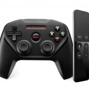 Apple TV Remote met gamecontroler Steelsseries.