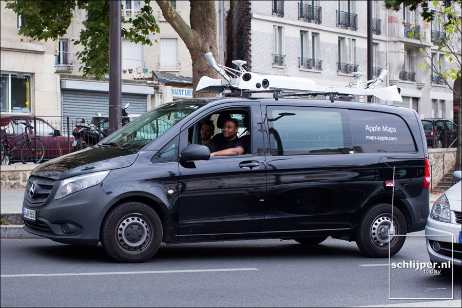 Apple Maps auto gesignaleerd in Parijs, via Schlijper