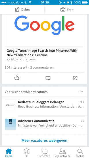 De LinkedIn-app is vernieuwd met een fris design en vijf knoppen onderaan het scherm.