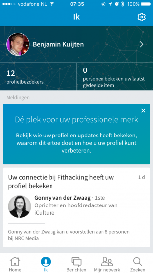 De LinkedIn-app is vernieuwd met een fris design en vijf knoppen onderaan het scherm.