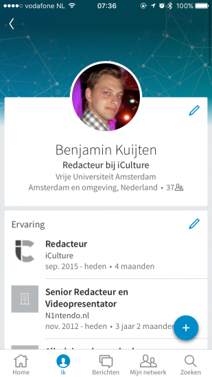 De LinkedIn-app is vernieuwd met een fris design en vijf knoppen onderaan het scherm.