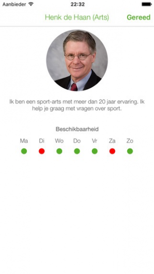 Een arts in de PluhZ-app.