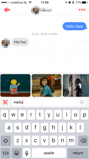 Een gif uitkiezen in de nieuwste versie van Tinder.