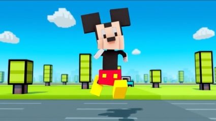 Disney Crossy Road met Mickey Mouse.