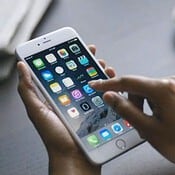 Vertrouwensbreuk: Apple had gebruikers eerder moeten informeren over tragere iPhones [opinie]