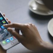 Vertrouwensbreuk: Apple had gebruikers eerder moeten informeren over tragere iPhones [opinie]