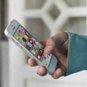 iPhone 5 in de hand