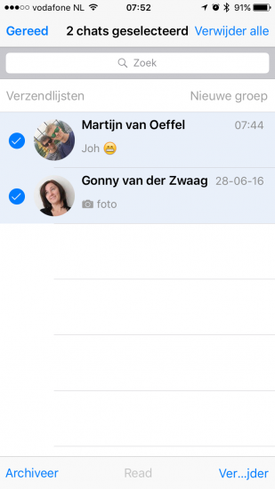 WhatsApp laat je meerdere chats selecteren.