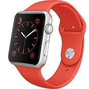 Apple Watch Sport met oranje bandje.