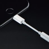 Apple bundelt Lightning-EarPods en koptelefoonadapter met iPhone 7