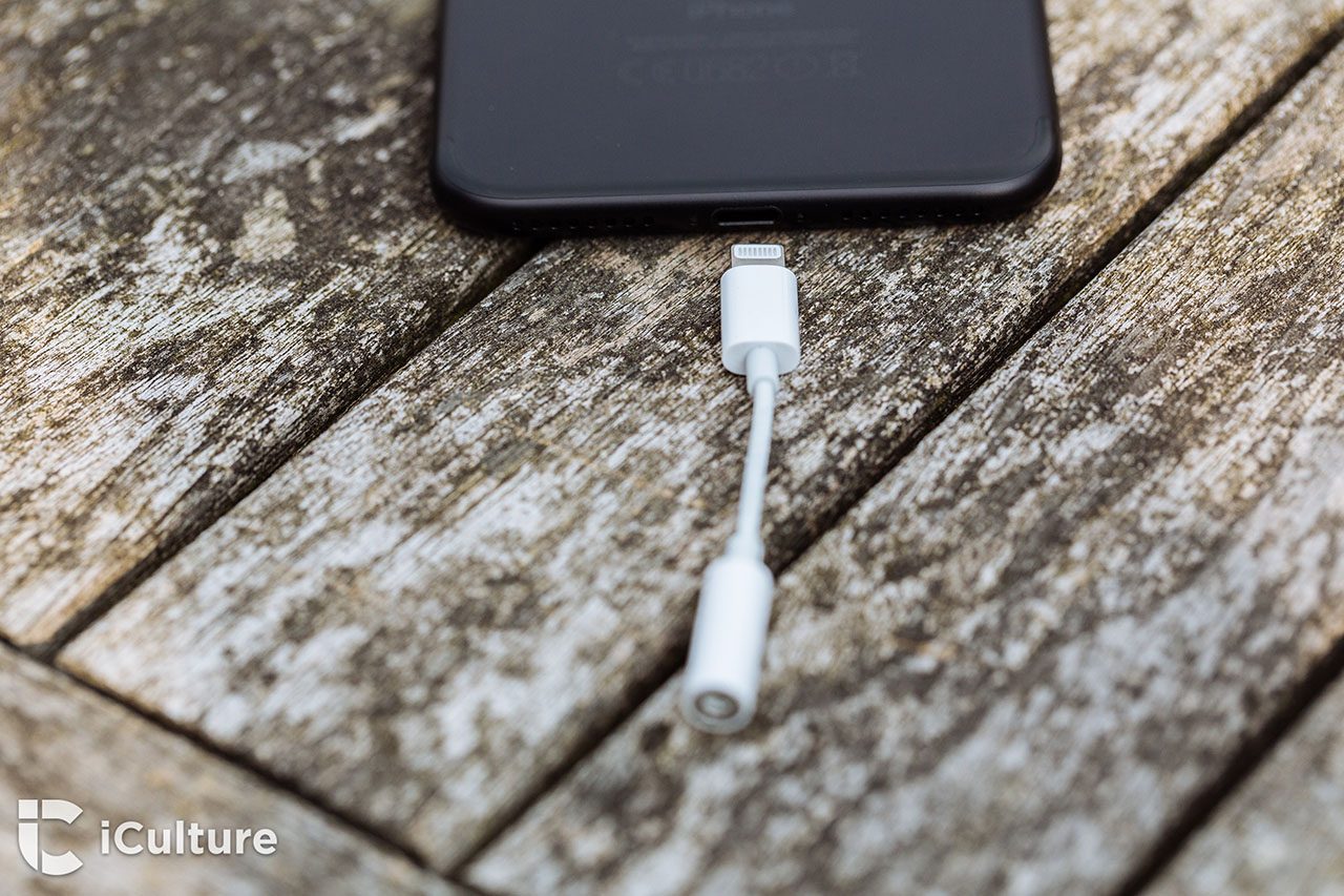 iPhone 7 review: met de audio-adapter kun je je favoriete oordopjes aansluiten