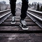 Wandelen op spoorrails