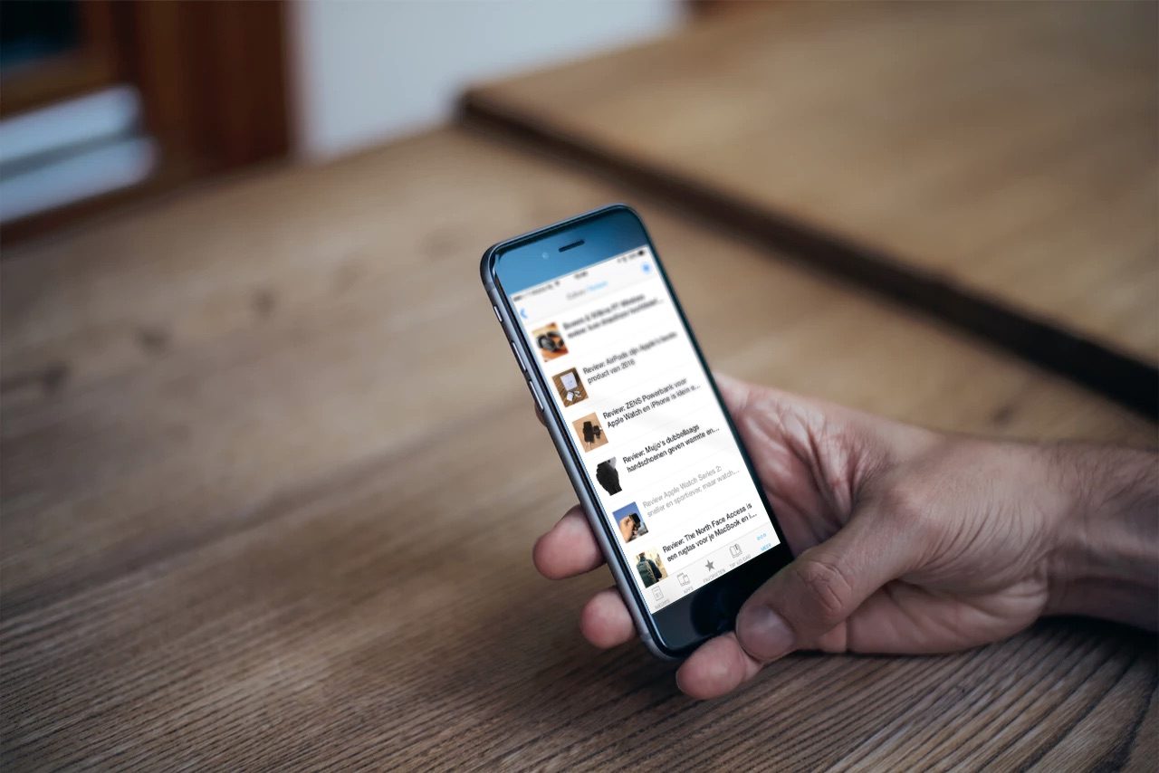 iCulture-app met houten tafel