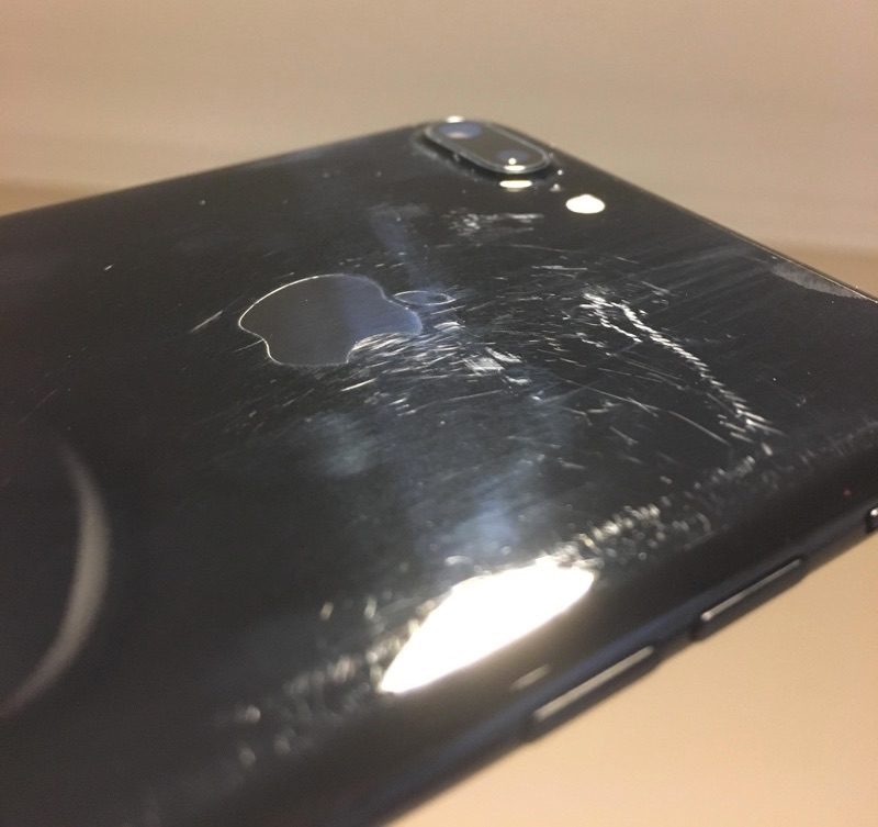 Oven Onderzoek het voordelig Zoveel krassen heeft een Jet Black iPhone 7 na paar maanden gebruik