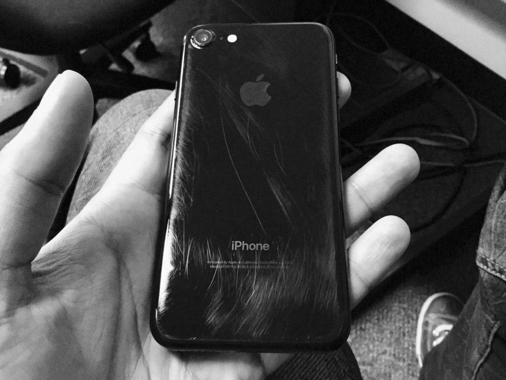 komen Erge, ernstige buik Zoveel krassen heeft een Jet Black iPhone 7 na paar maanden gebruik