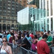Zo verliep de verkoopstart van de allereerste iPhone in 2007