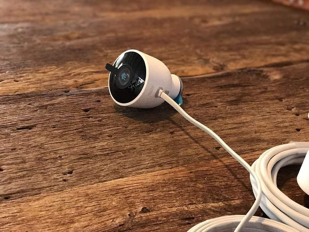 Nest Cam Outdoor: de camera met kabels