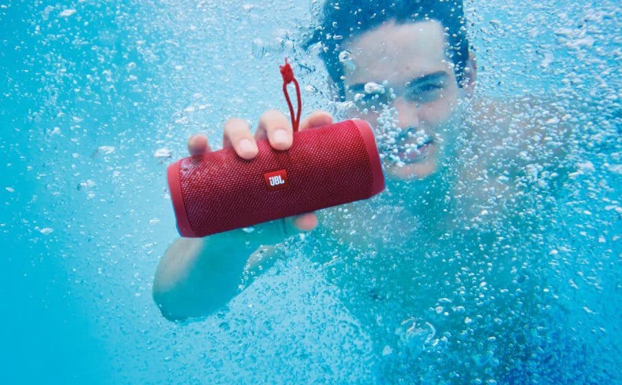 Droogte aantrekkelijk Welvarend De beste waterproof speakers voor je tuinfeestje of badkamer