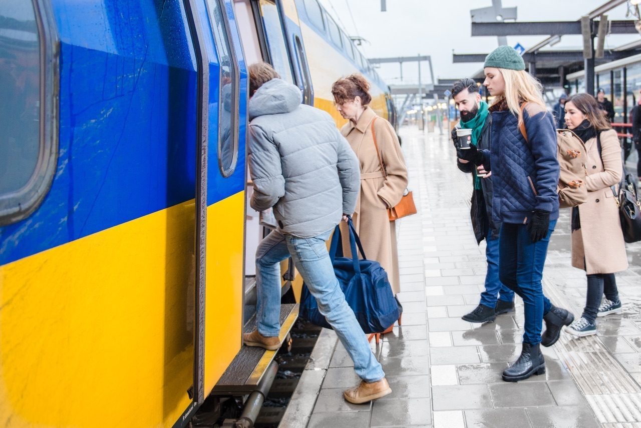 Instappen in de NS-trein.