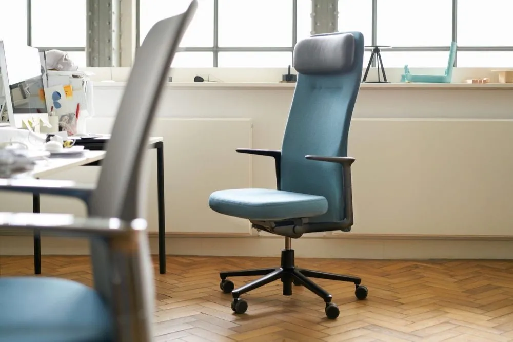 Op deze bureaustoelen werkt Jony Ive – en jij kunt er ook op zitten