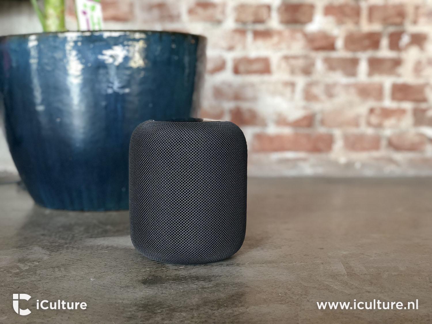 HomePod review: HomePod bij een plant