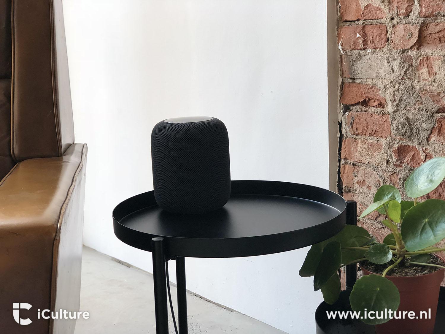 HomePod review: HomePod op bijzettafeltje