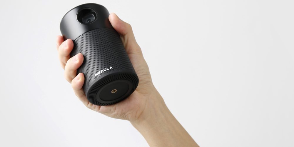 Anker Nebula Capsule review: projector in de hand