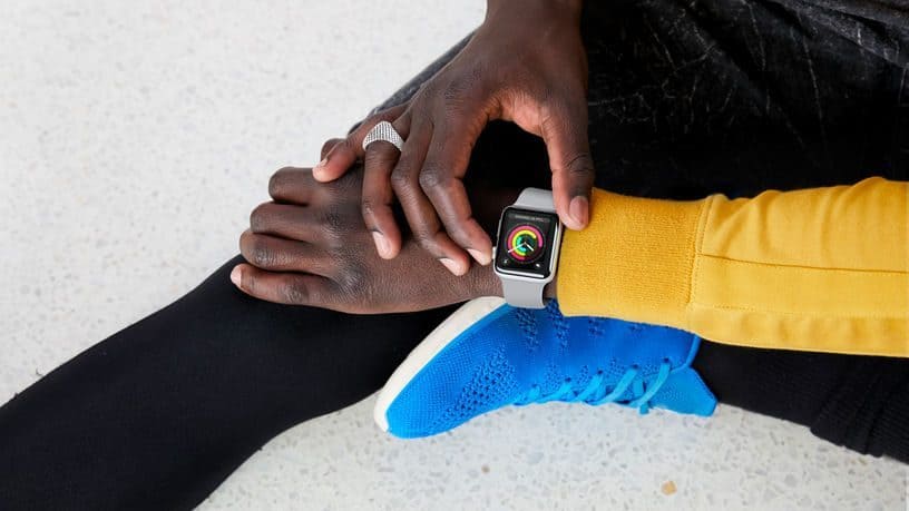 Apple Watch promo met activiteitenringen en workout