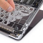 MacBook Pro 2018 toetsenbord teardown van iFixit met membraan.