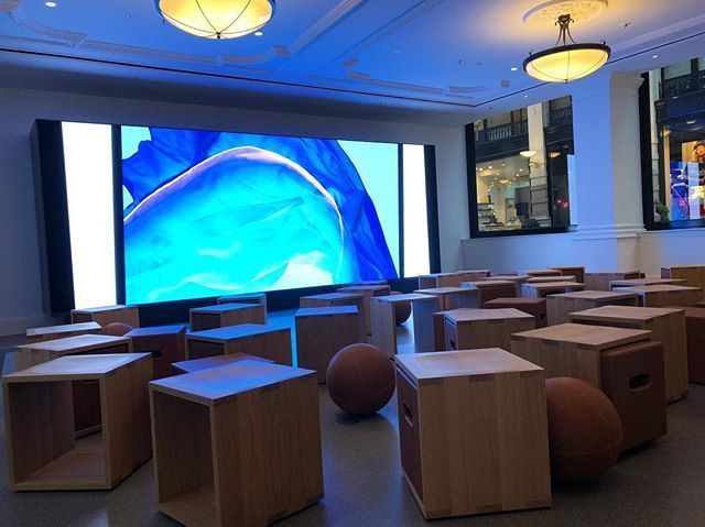 Apple Den Haag videowall