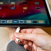 iPad Pro 2018 review met USB-C en koptelefoonadapter.