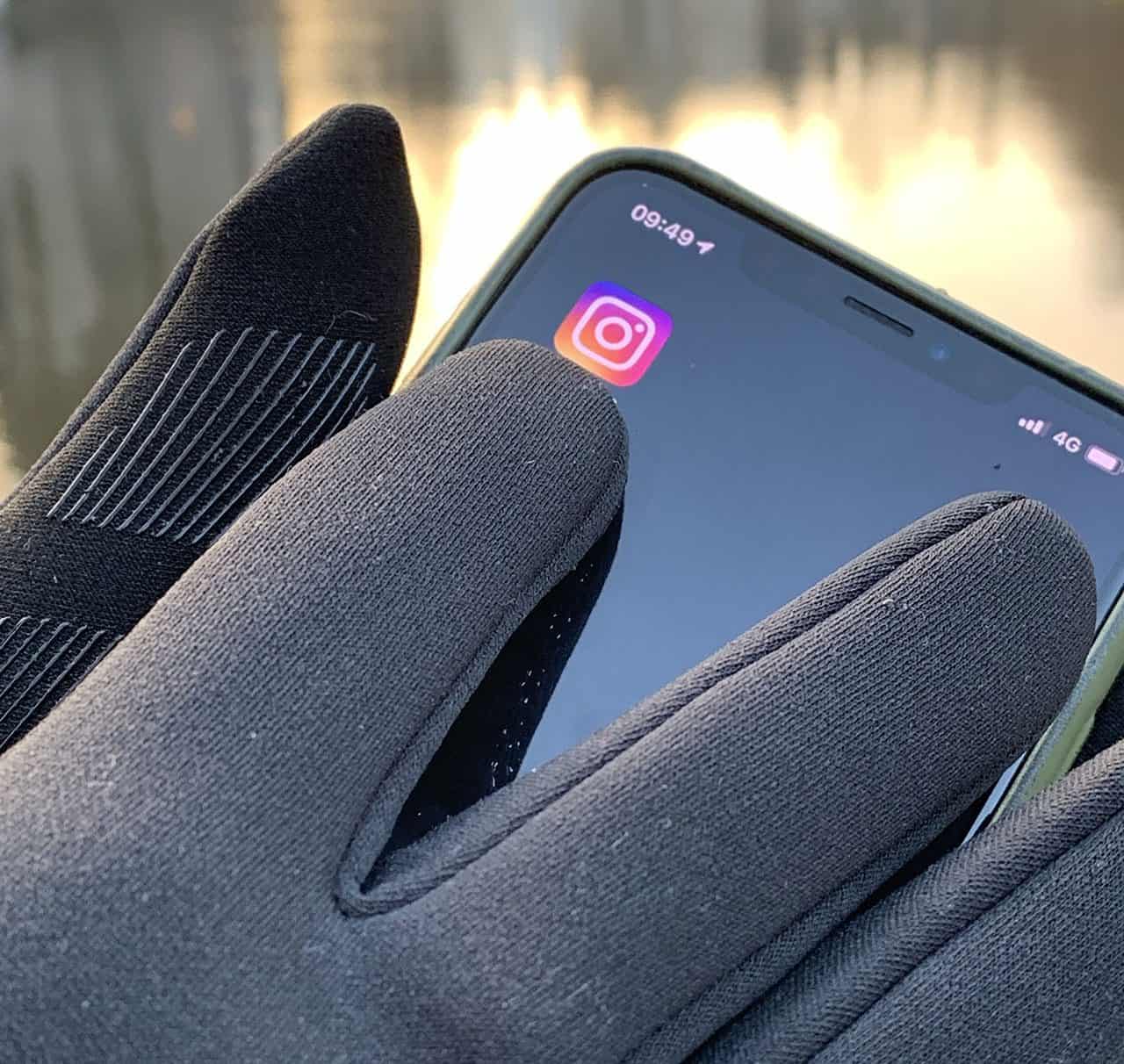 Touchscreen handschoenen je en iPad