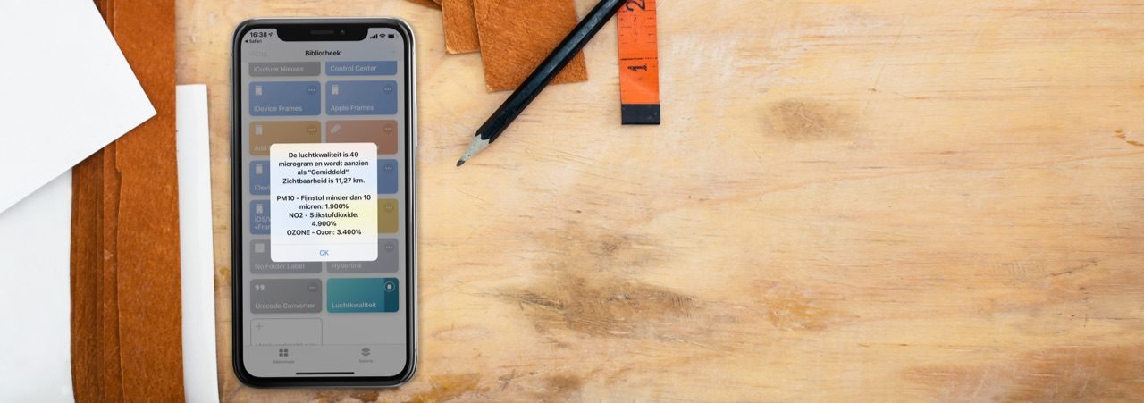iPhone op bureau met Luchtkwaliteit Siri Shortcut als screenshot.