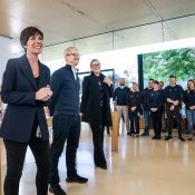 Deirdre O'Brien, Tim Cook en Angela Ahrendts