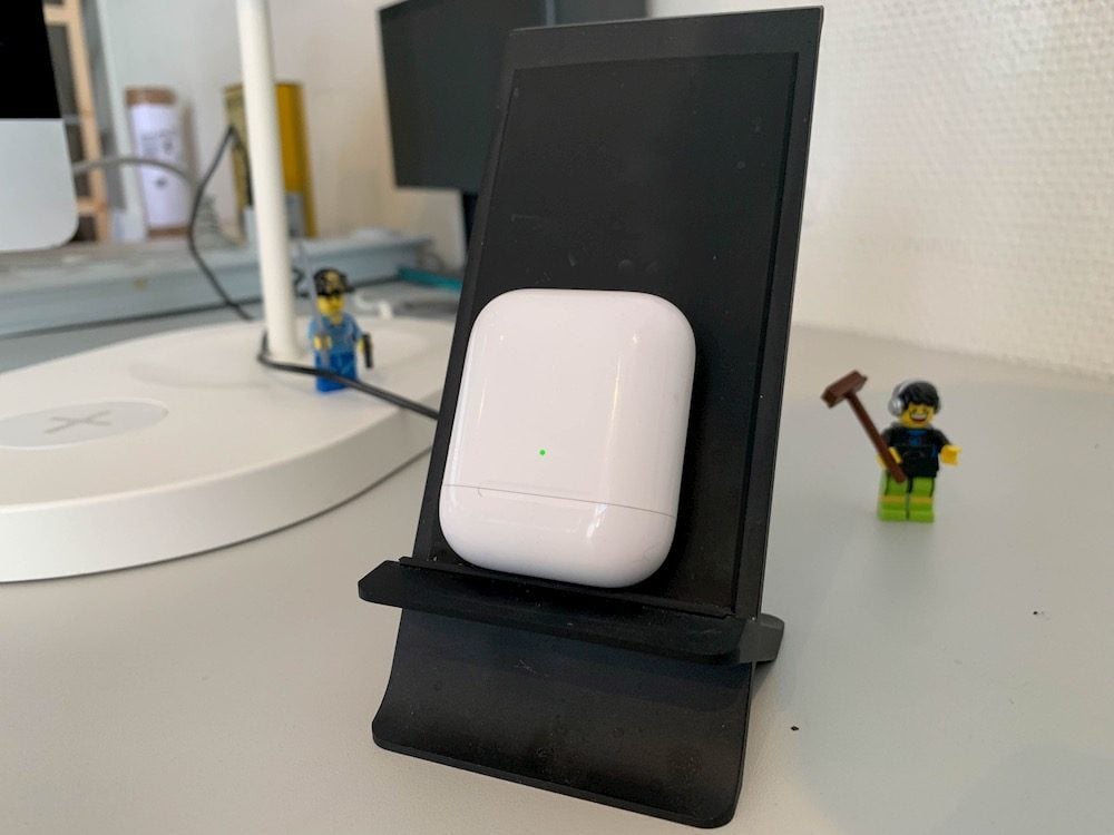 AirPods op een verticale oplader: deze truc lukt het