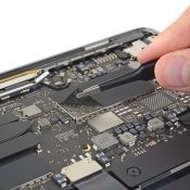 13-inch MacBook Pro 2019 teardown van iFixit met SSD.