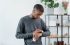 Muziek en podcasts luisteren via AirPods op een Apple Watch