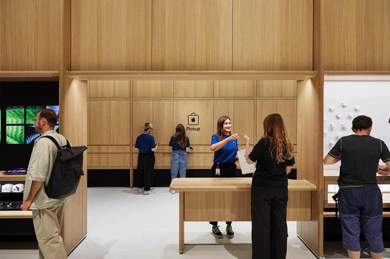 Apple Store Battersea opening