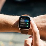 Apple Watch Cellular met instellingen voor mobiel netwerk, mobiele data en dataroaming