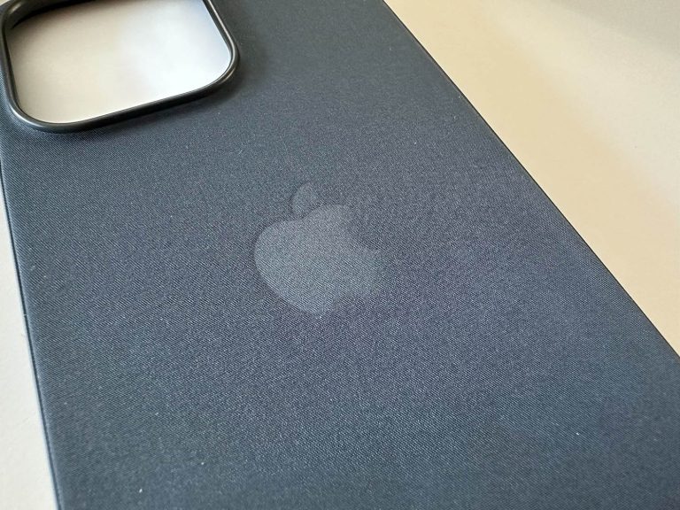 FineWoven hoesje voor iPhone 15 Pro