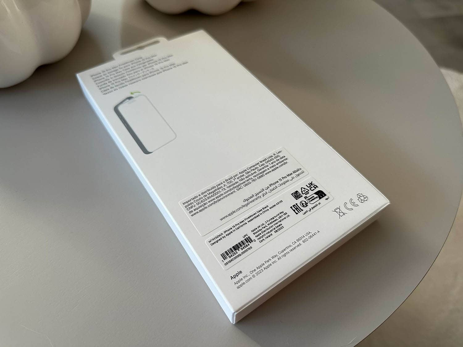 FineWoven case voor iPhone 15: verpakking achterkant