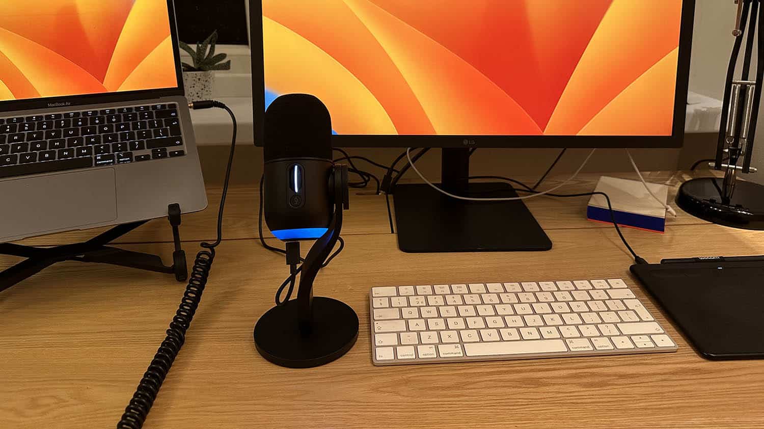 Yeti GX microfoon op bureau