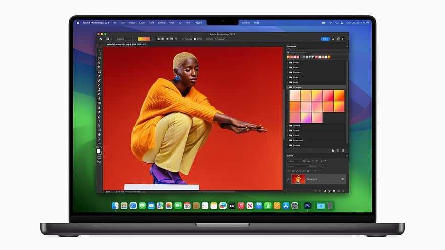 Apple MacBook Pro M3 Pro in Space Black met Adobe Photoshop