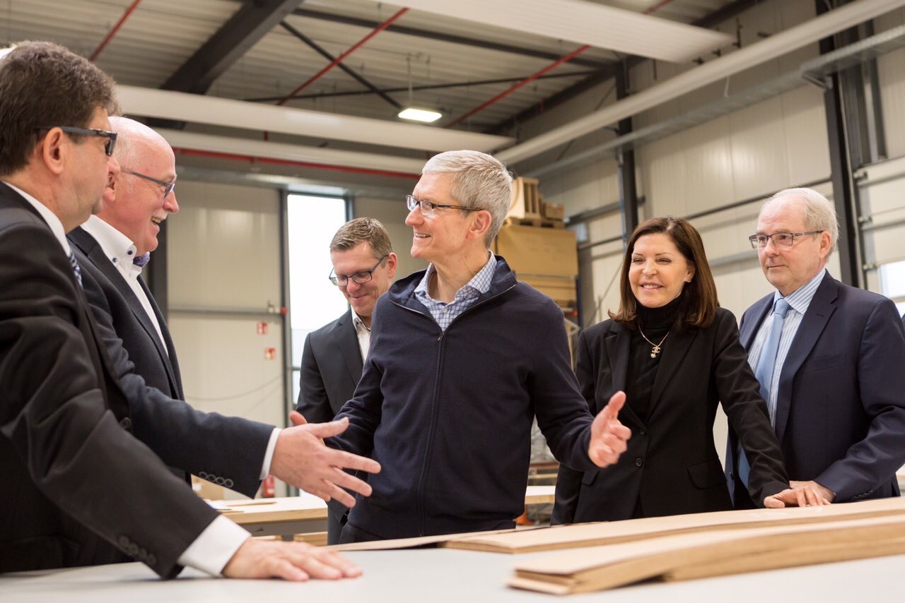Tim Cook bril