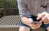 Man met smartphone