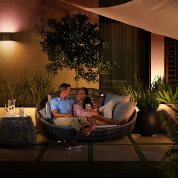 Philips Hue Dymera buiten op een terras