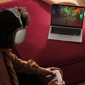 MacBook Air M3 2024 voor filmkijken met AirPods Max