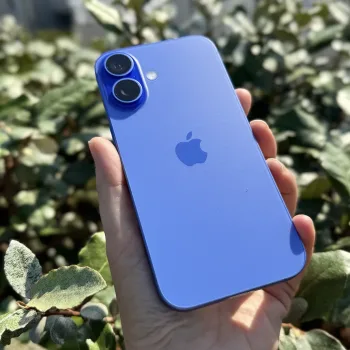 iPhone 16 Ultramarijn