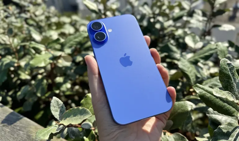 iPhone 16 Ultramarijn